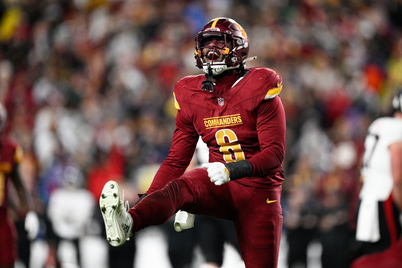 Washington Commanders linebacker Dante Fowler Jr. (6) reacts after a defensive stop during the second half of an NFL football game against the Atlanta Falcons, Sunday, Dec. 29, 2024, in Landover, Md. (AP Photo/Nick Wass)