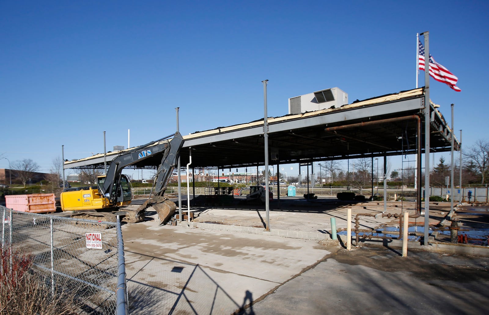 Chicago-based pizza chain Giordano’s and Texas-based Jason’s Deli have signed leases to open their first Dayton-area locations near the Mall at Fairfield Commons in Beavercreek. Construction is underway at the former Logan's Roadhouse location where Giordano’s will occupy 5,300 square feet of the former steakhouse and an addition that is being built onto it. Jason’s Deli will occupy 4,800 square feet. TY GREENLEES / STAFF