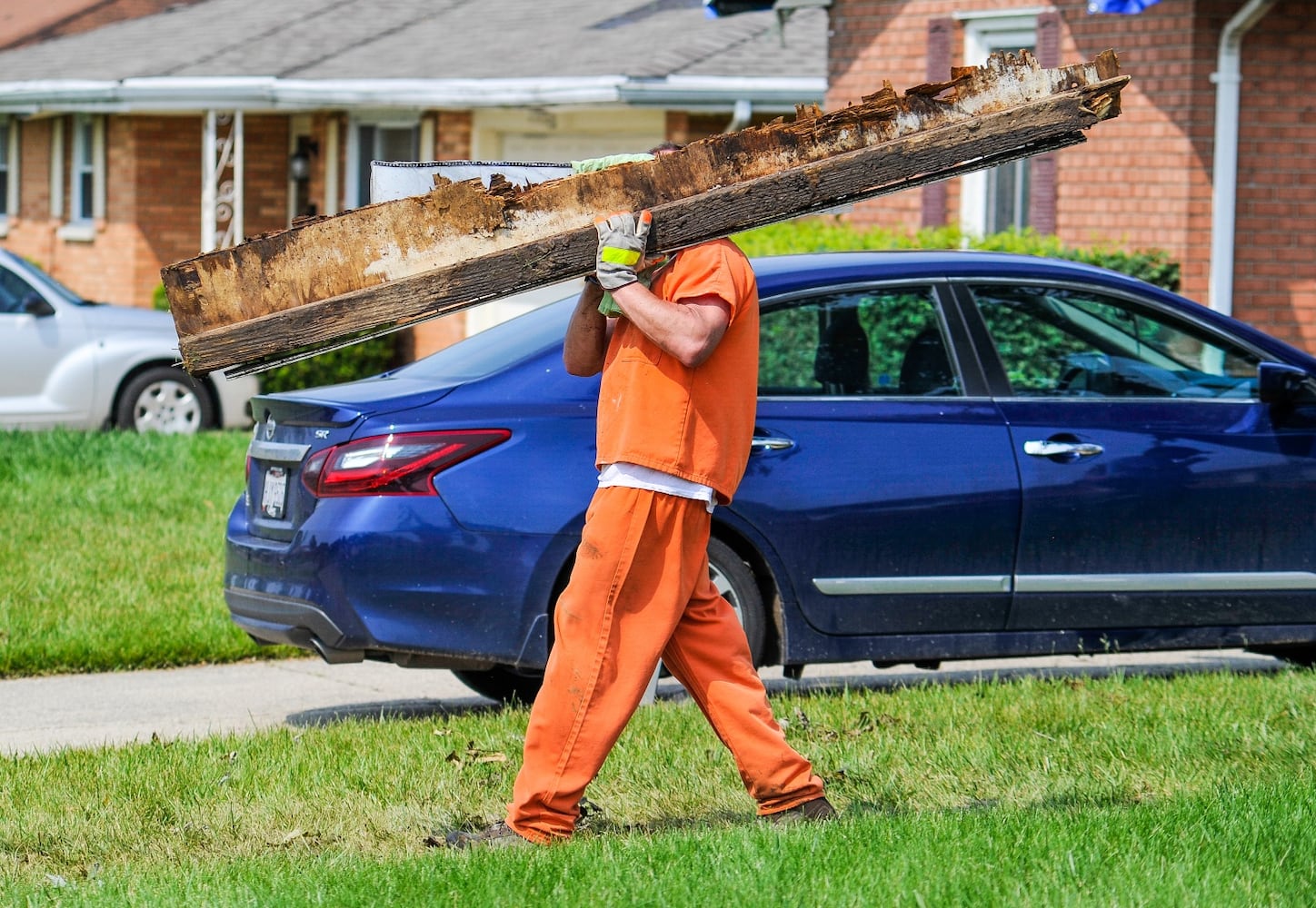 PHOTOS: Volunteers help tornado-damaged communities