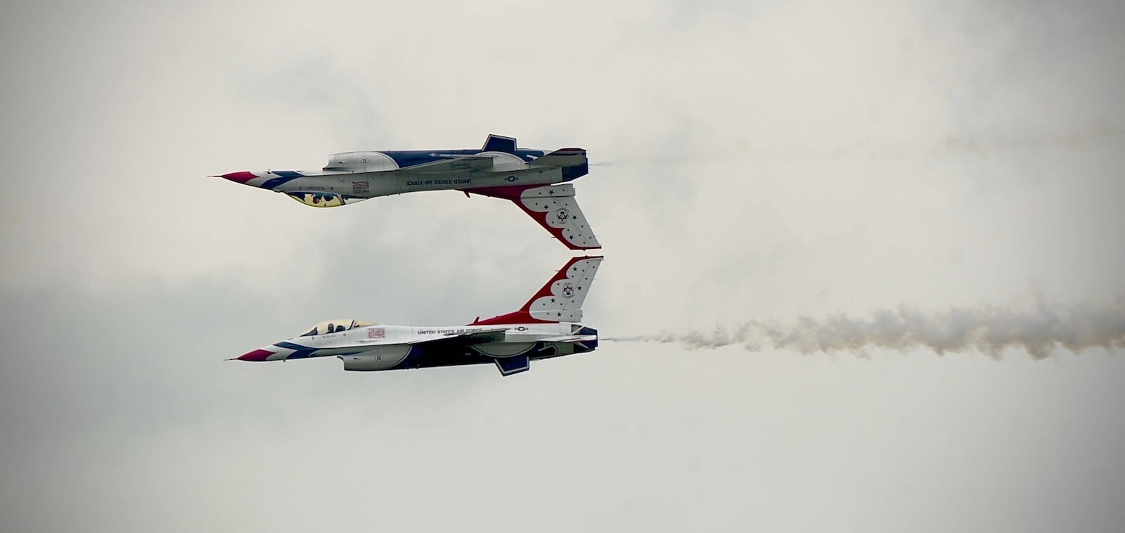 The United States Air Force Thunderbirds were the main show for the CenterPoint Energy Dayton Air Show. MARSHALL GORBY\STAFF