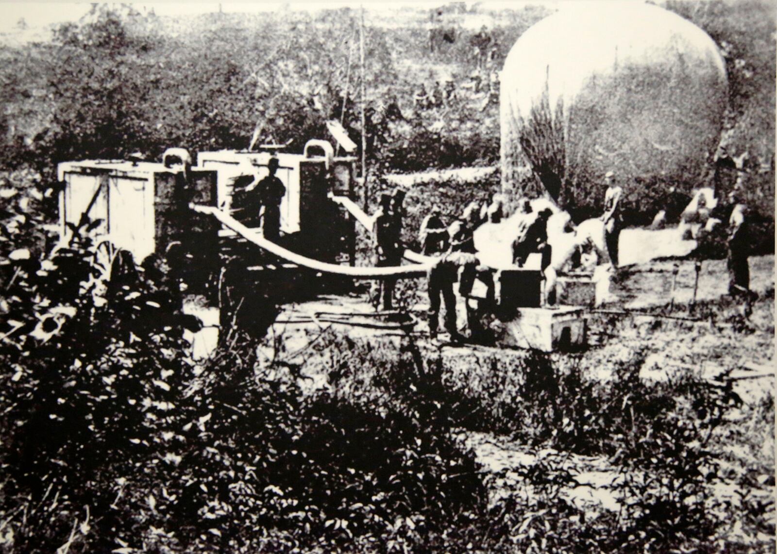 Inflating Lowe's balloon Intrepid during the Battle of Fair Oaks, Virginia, in 1862.