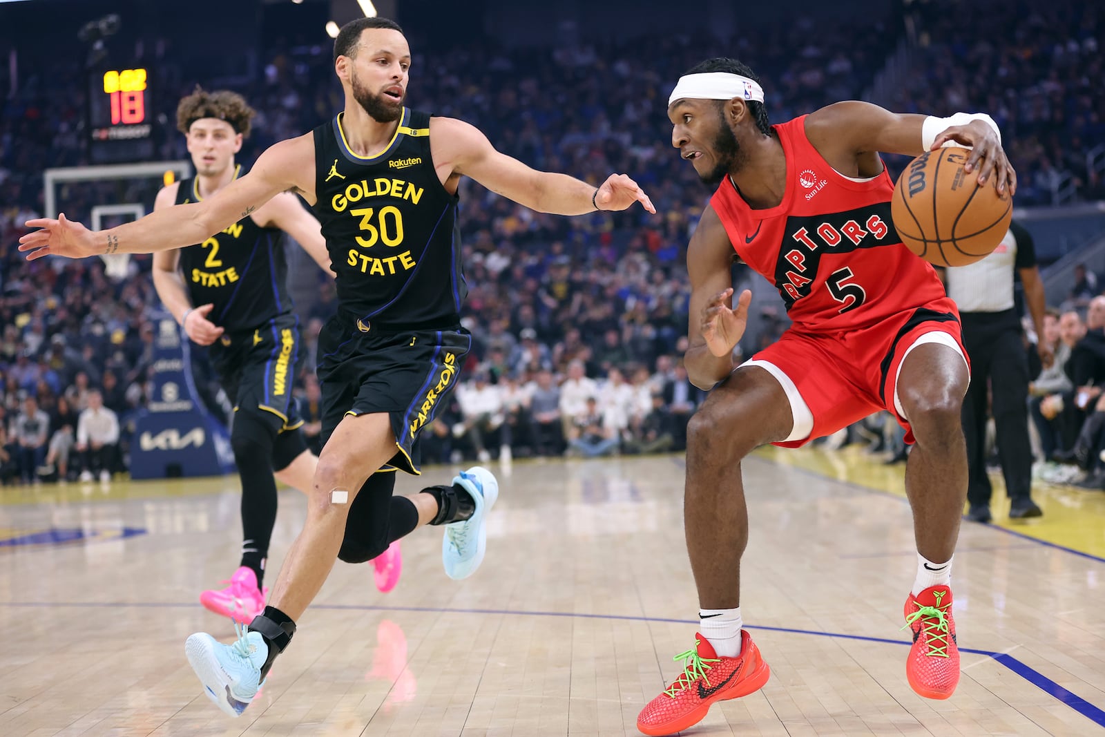 Golden State Warriors' Stephen Curry defends against Toronto Raptors' Immanuel Quickly in 1st quarter during NBA game at Chase Center in San Francisco on Thursday, March 20, 2025. (Scott Strazzante/San Francisco Chronicle via AP)