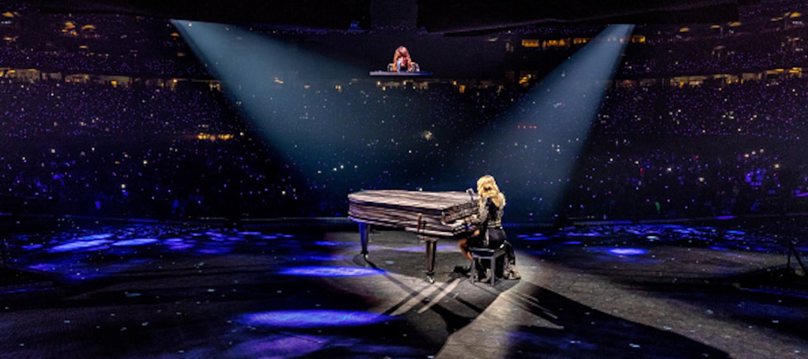 GLENDALE, AZ - MAY 08:  Taylor Swift performs onstage during opening night of her 2018 Reputation Stadium Tour at University of Phoenix Stadium on May 8, 2018 in Glendale, Arizona.  (Photo by Christopher Polk/Getty Images for TAS)