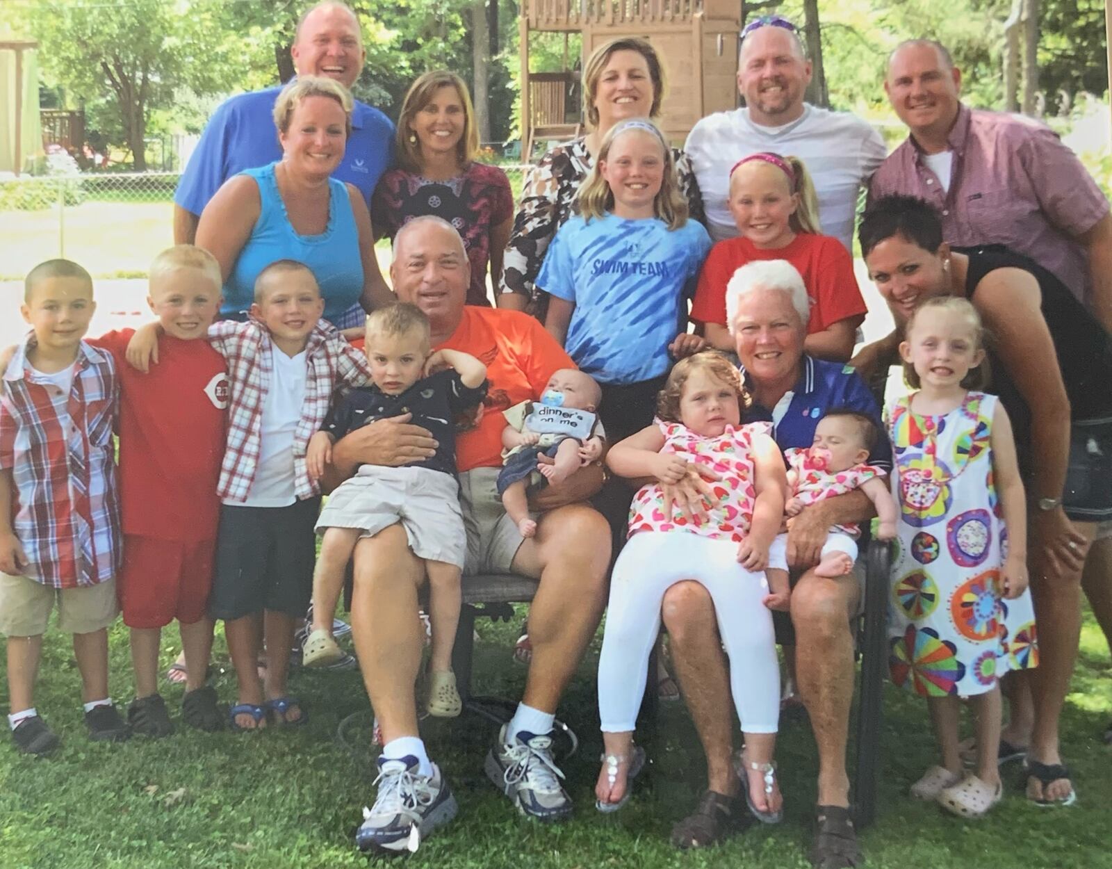 Bob Ellis (front row, orange shirt) and family.