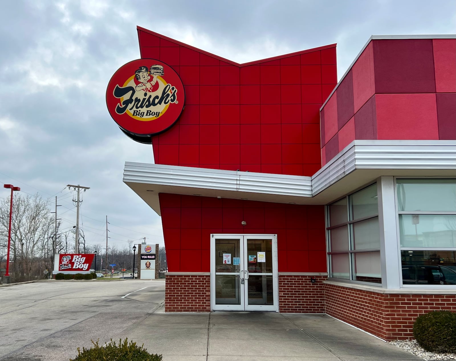 The Frisch's restaurant at 3311 Benchwood Road in Butler Twp. is one of the most recent additions to a long list of the chain's closures. AIMEE HANCOCK/STAFF