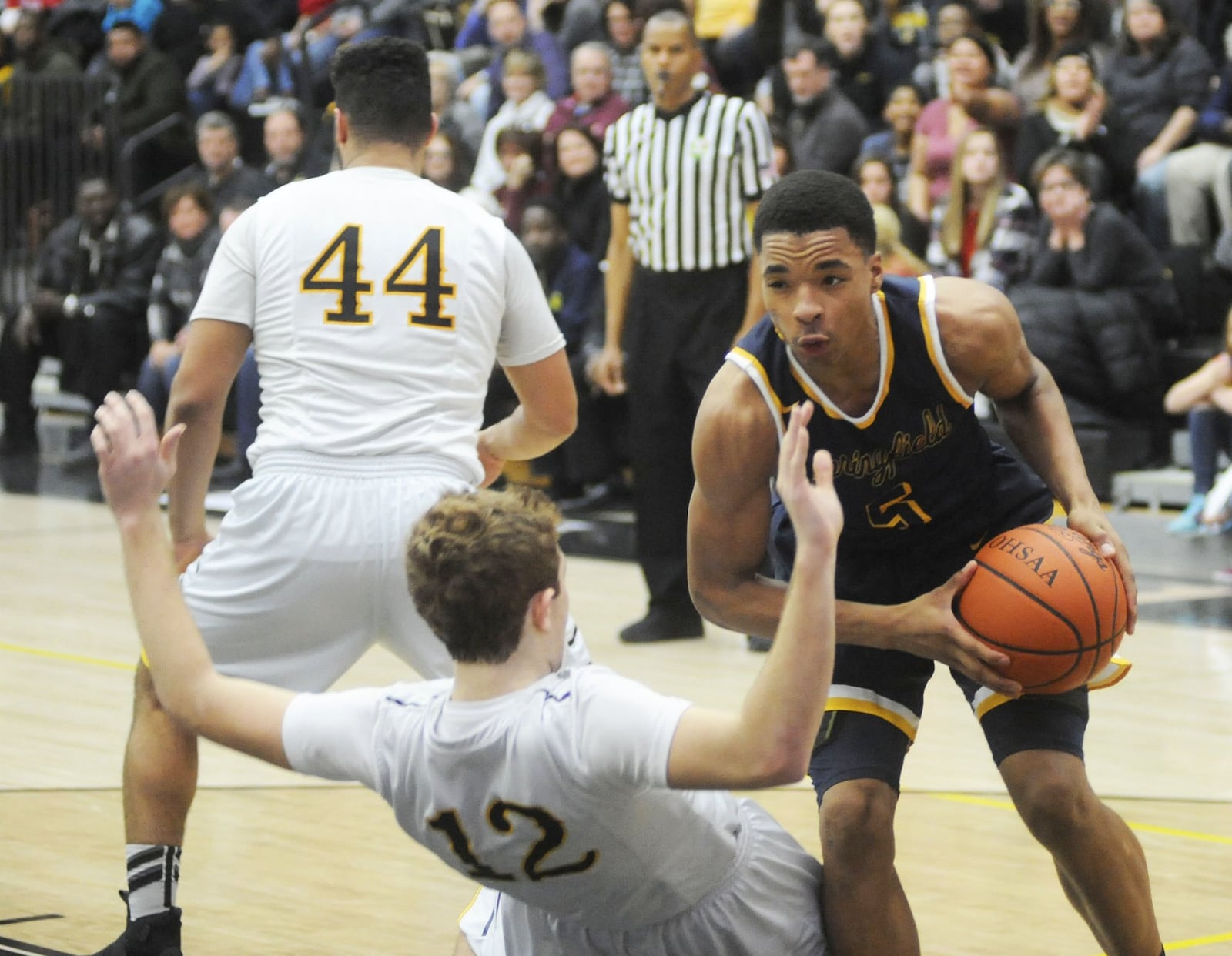 Springfield’s RaHeim Moss (with ball) is blocked by Centerville’s Alec Grandin (12). Centerville defeated visiting Springfield 50-48 in a boys high school basketball game on Friday, Feb. 2, 2018. MARC PENDLETON / STAFF