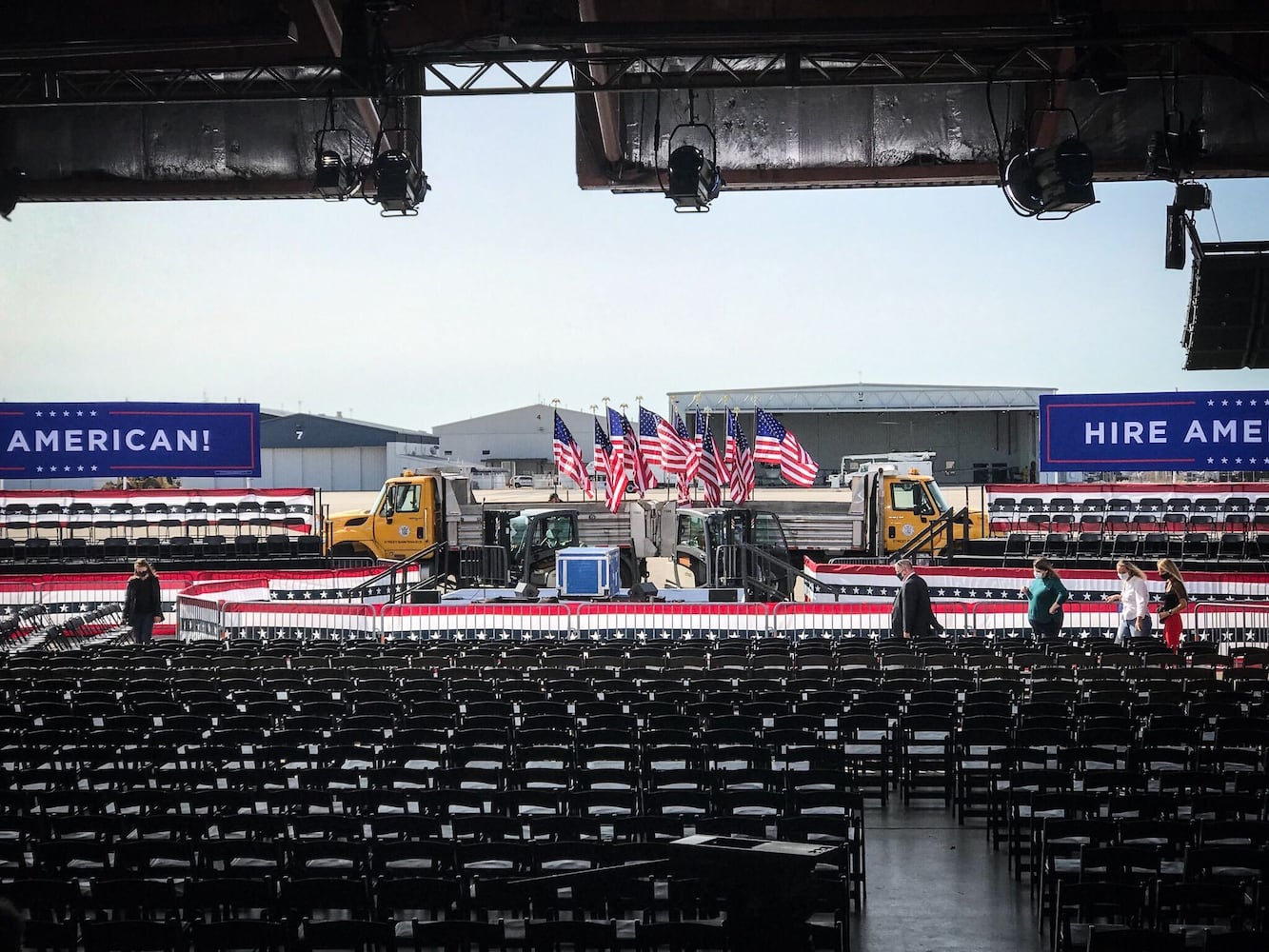 Crowd starts to arrive for Trump visit to Dayton