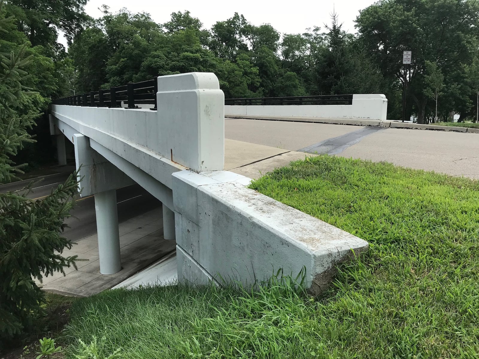 A Kettering bridge project has been approved for grant money that will cover 95 percent of the construction cost of the replacement, city officials said. The Ohio Department of Transportation will pay up to $2 million in construction costs to replace the Ridgeway Road Bridge for all modes of traffic, including vehicles, bicycles and pedestrians.