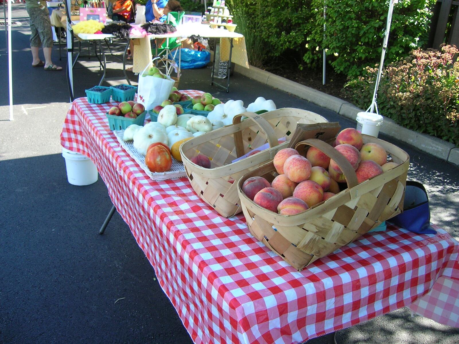 The Oakwood Farmers Market was founded in 2013 by a group of Oakwood residents who wanted to bring local farmers, gourmet food vendors and artisans to the heart of Oakwood’s business district. SARA MASTBAUM THOMAS/CONTRIBUTED