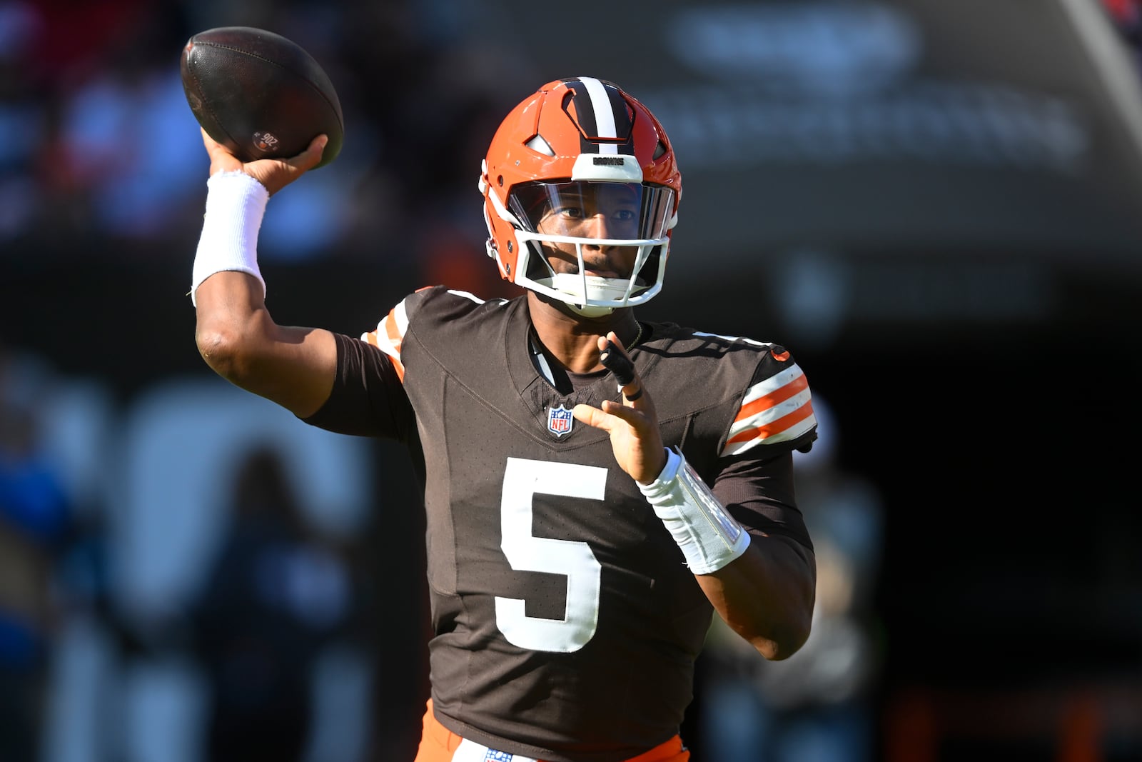 Cleveland Browns quarterback Jameis Winston (5) throws against the Baltimore Ravens during the second half of an NFL football game in Cleveland, Sunday, Oct. 27, 2024. (AP Photo/David Richard)