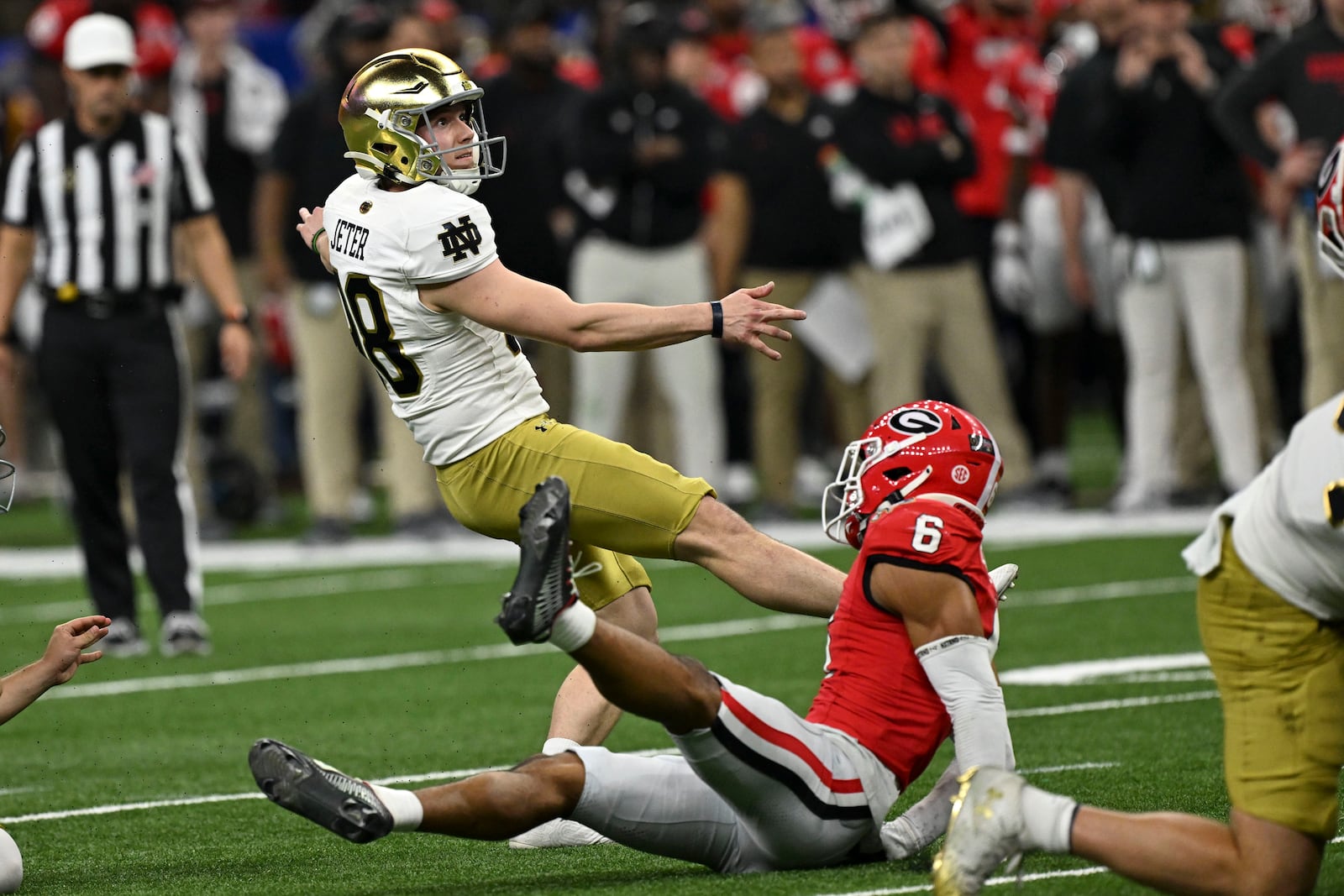 Notre Dame place kicker Mitch Jeter (98) kicks a 48-yard field goal during the first half against Georgia in the quarterfinals of a College Football Playoff, Thursday, Jan. 2, 2025, in New Orleans. (AP Photo/Matthew Hinton)