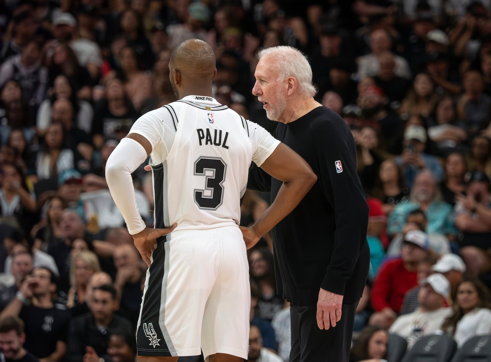 San Antonio Spurs head coach Gregg Popovich, right, talks with guard Chris Paul during the second half an NBA basketball game against the Houston Rockets, Saturday, Oct. 26, 2024, in San Antonio. (AP Photo/Michael Thomas)