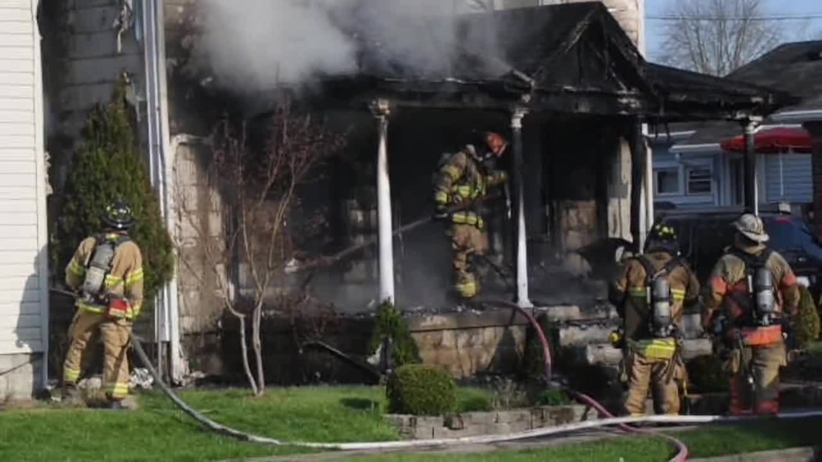 Crews extinguish house fire in Tipp City