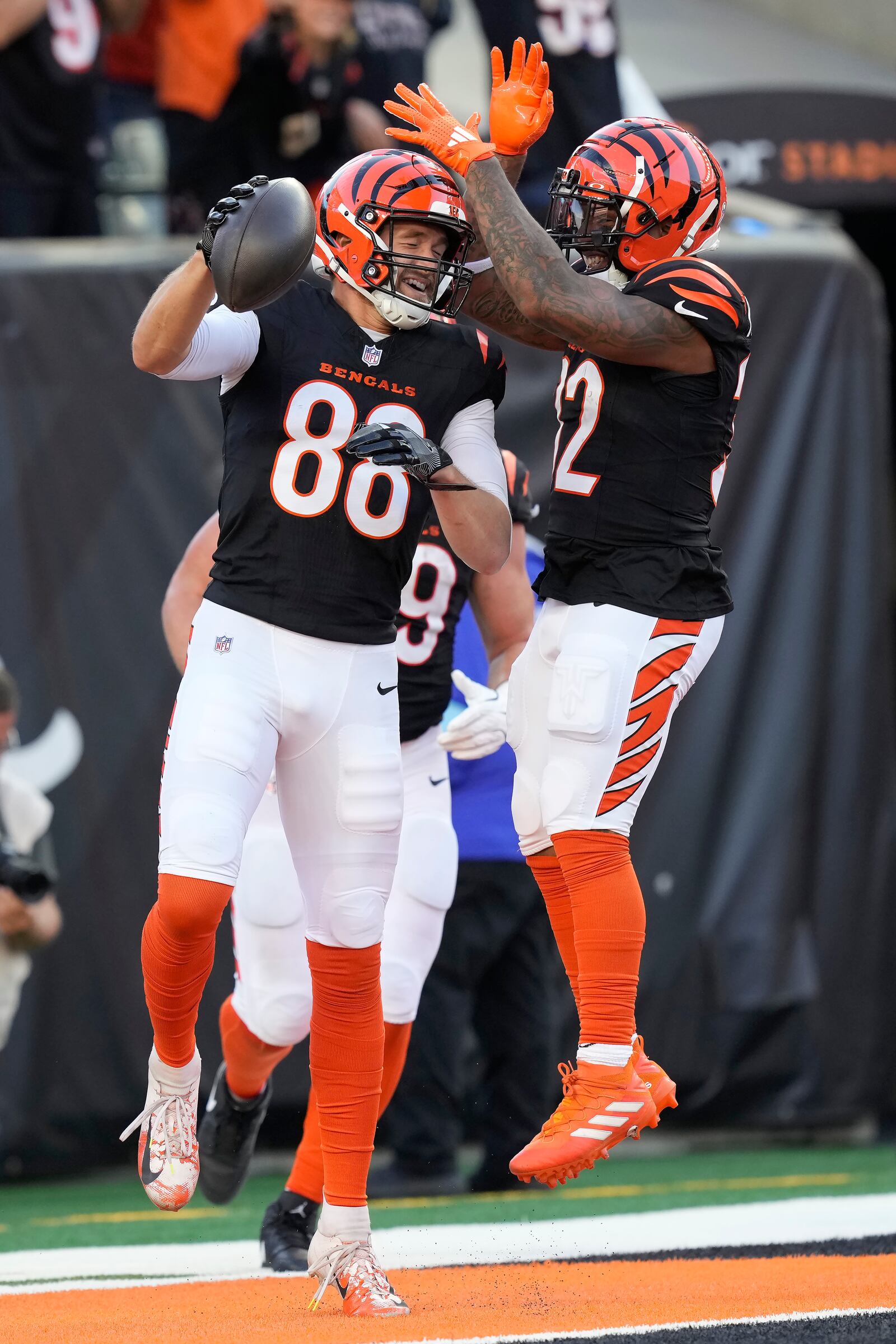 Cincinnati Bengals tight end Mike Gesicki (88) celebrates after scoring a touchdown with running back Trayveon Williams during the second half of an NFL football game against the Las Vegas Raiders in Cincinnati, Sunday, Nov. 3, 2024. (AP Photo/Carolyn Kaster)