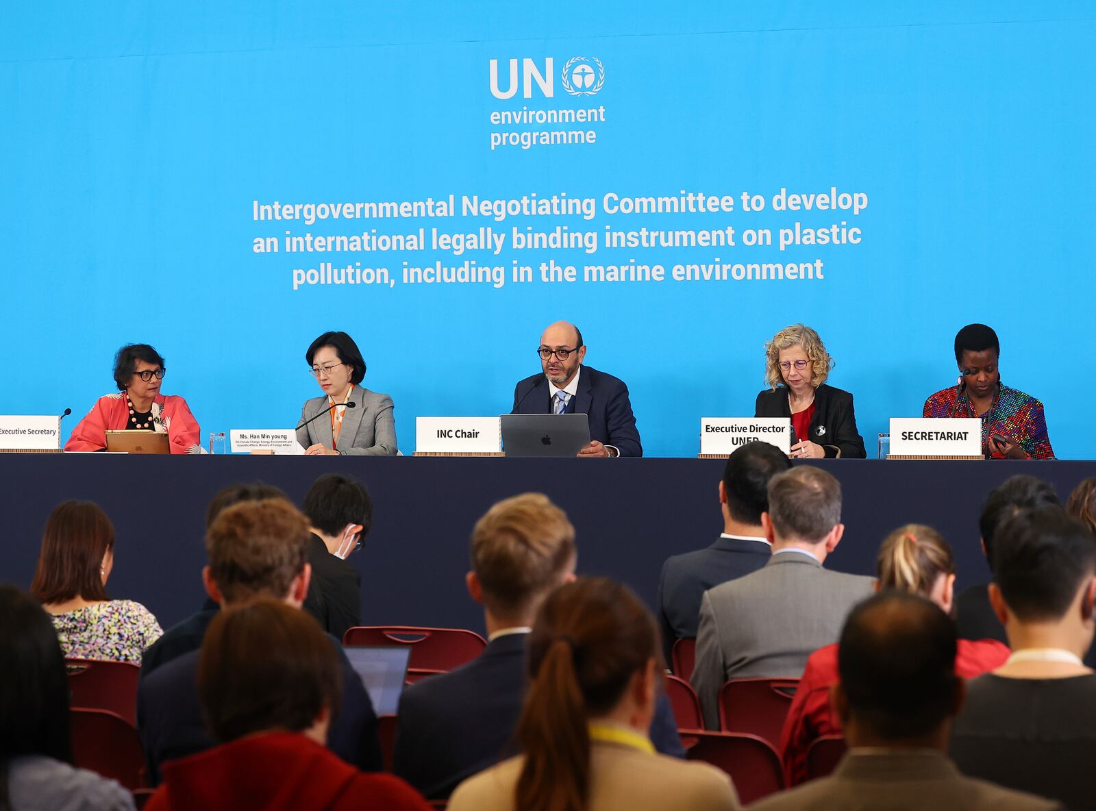 Chair of the International Negotiating Committee, Luis Vayas Valdivieso, center, speaks next to Inger Andersen, Executive Director of UNEP, second from right, during the press conference for the fifth session of the Intergovernmental Negotiating Committee on Plastic Pollution in Busan, South Korea, Monday, Nov. 25, 2024. (Son Hyung-joo/Yonhap via AP)