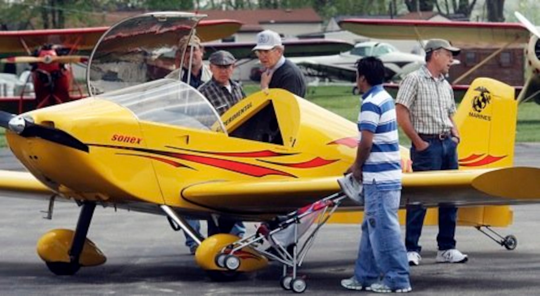 Aircraft fly-in at Moraine Airpark