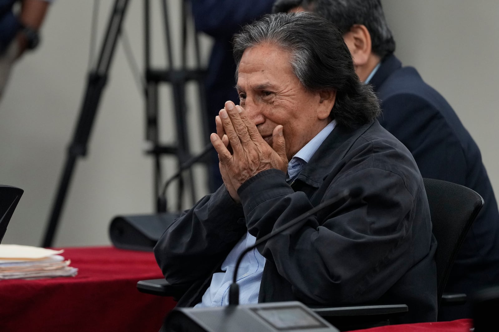 Peruvian former President Alejandro Toledo attends a court session where the judge will rule in his corruption case in Lima, Peru, Monday, Oct. 21, 2024. (AP Photo/Guadalupe Pardo)