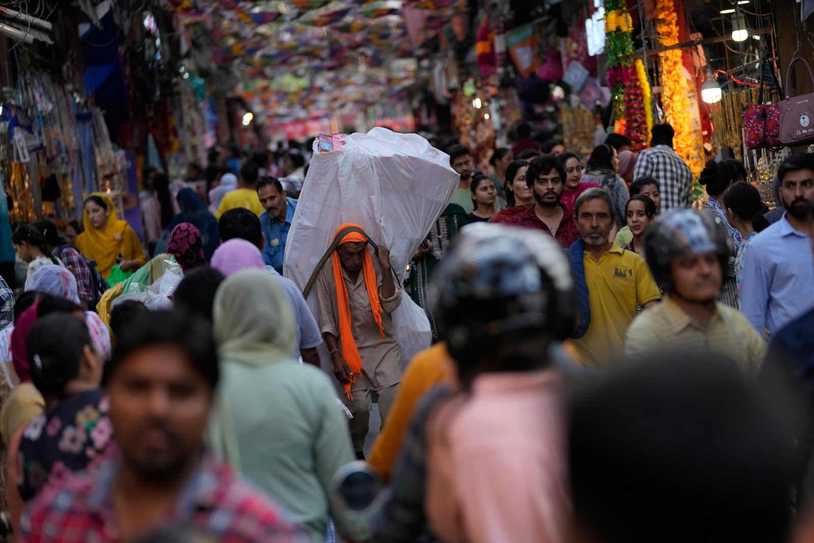 People crowd a market area on the eve of Diwali, the Hindu festival of lights, in Jammu, India, Wednesday, Oct.30,2024. Diwali is one of Hinduism's most important festivals, dedicated to the worship of the goddess of wealth Lakshmi. (AP Photo/Channi Anand)