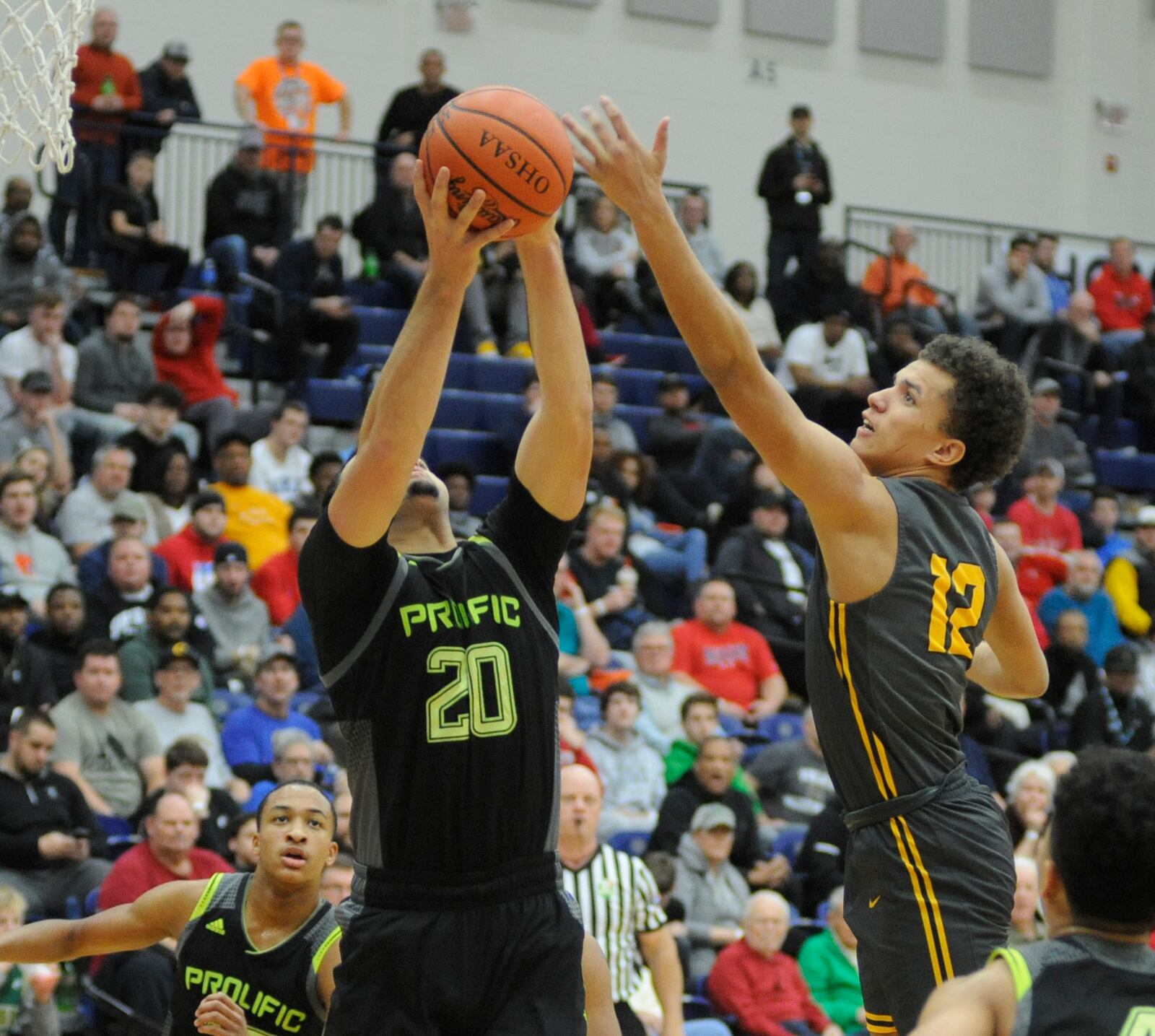 Springfield’s Raymans Cole (right) goes for a rebound. MARC PENDLETON / STAFF