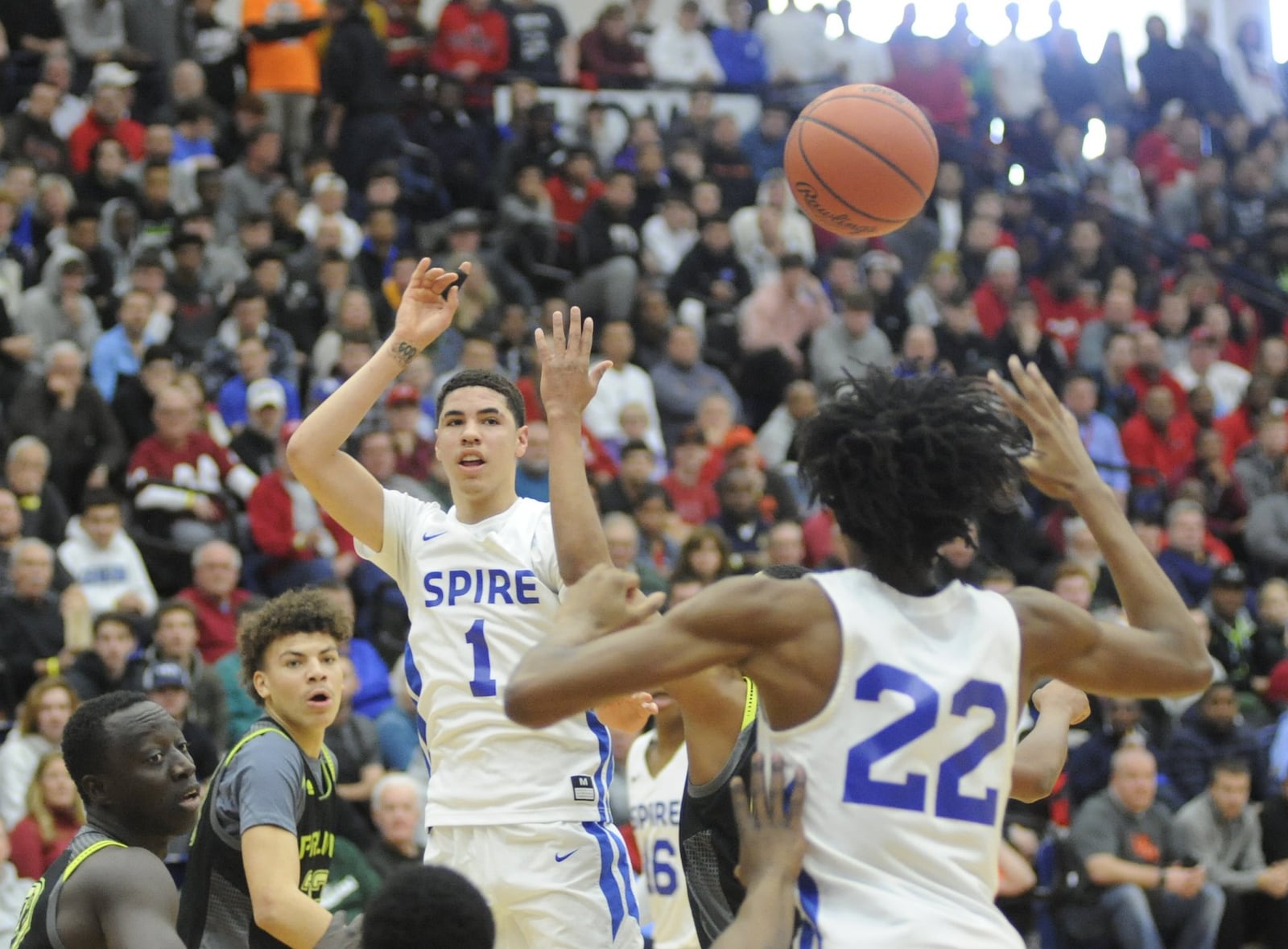 LaMelo Ball (1) passes to teammate Isaiah Jackson. Prolific Prep defeated Spire Academy 94-59 in Flyin’ to the Hoop at Trent Arena on Monday, Jan. 21, 2019. MARC PENDLETON / STAFF