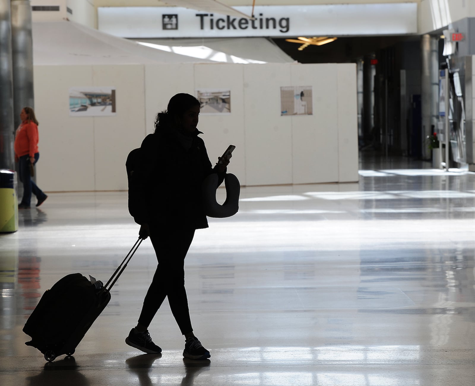 Travelers were making their way through the Dayton International Airport Thursday, Oct. 20, 2022. MARSHALL GORBY\STAFF