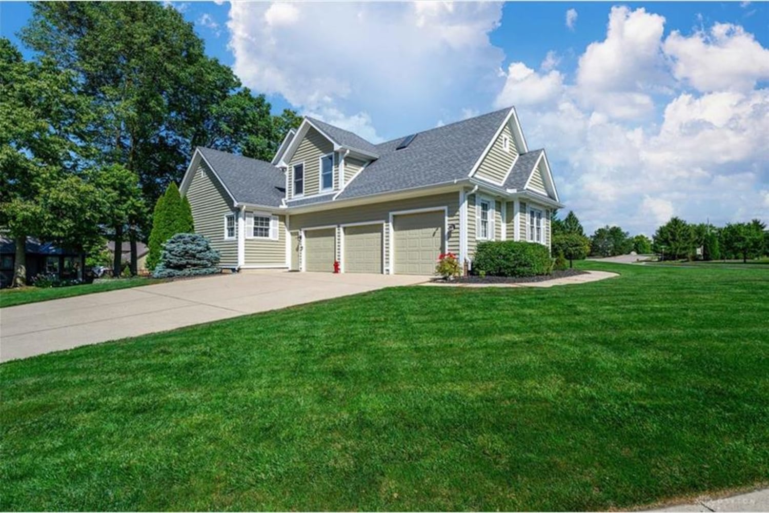 PHOTOS: Newly listed home has view of pond and Pipe Stone Golf Club