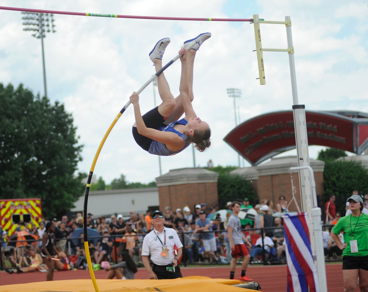 PHOTOS: State track and field, Day 1, D-II running, D-III field