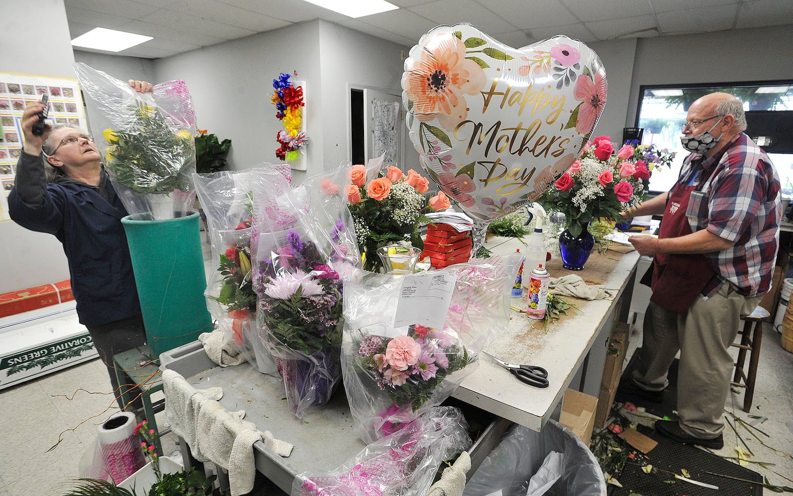 PHOTOS: Flowers arrangements make Mother’s Day special