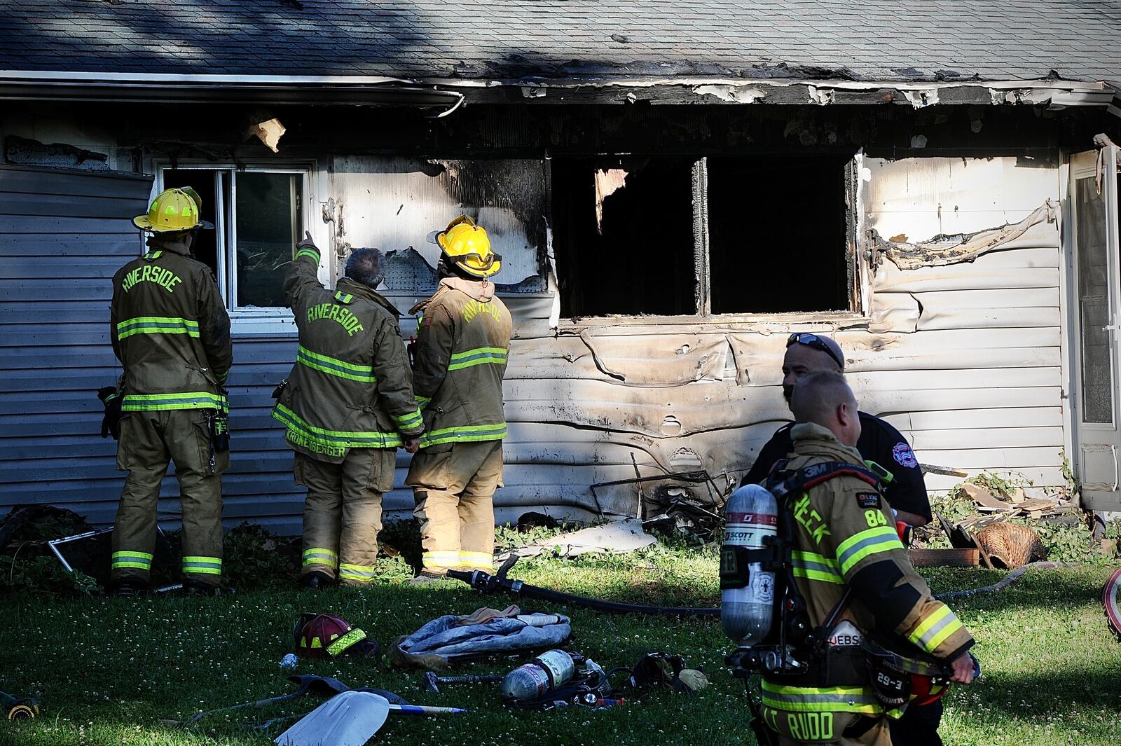 A woman and two children escaped a house fire on Gridley Drive in Riverside early Friday morning June 24, 2022. MARSHALL GORBY \STAFF