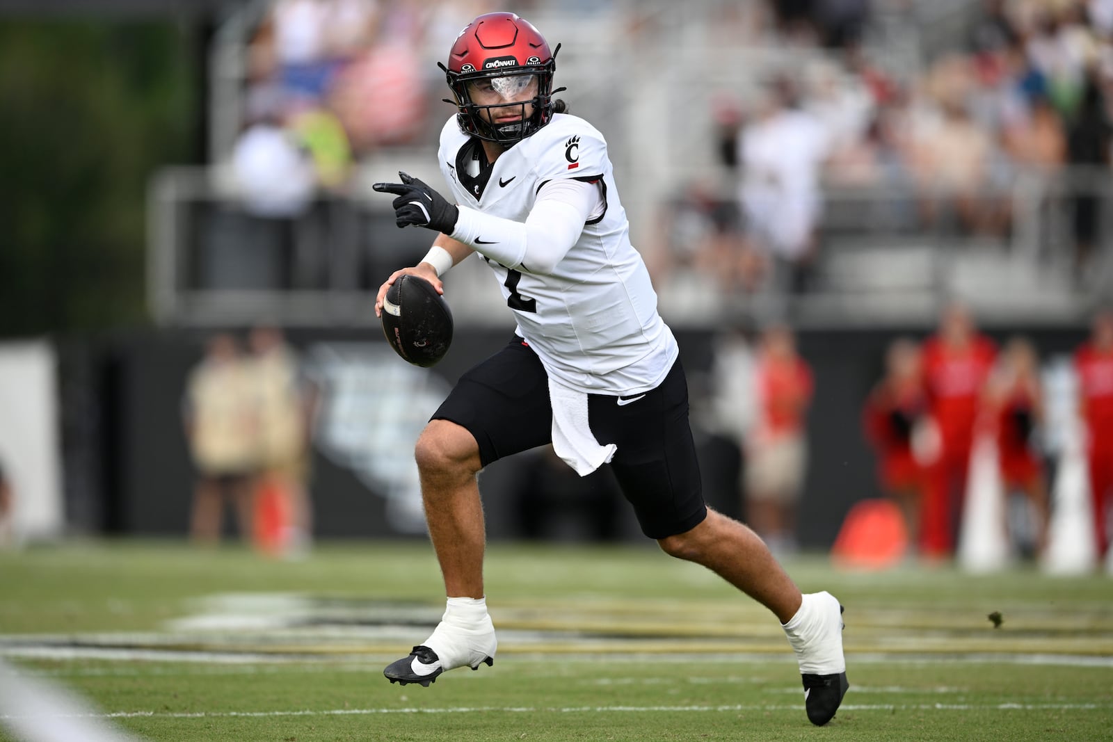 Cincinnati quarterback Brendan Sorsby looks for a receiver during the first half of an NCAA college football game against Central Florida, Saturday, Oct. 12, 2024, in Orlando, Fla. (AP Photo/Phelan M. Ebenhack)