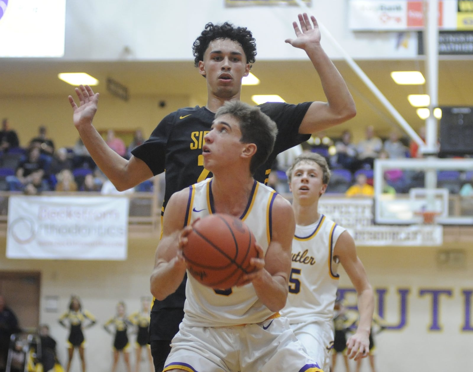 Butler’s Michael Kreill (with ball) is guarded by Sidney’s Andre Gordon. Sidney defeated host Butler 51-46 in OT in a boys high school basketball game on Tuesday, Dec. 18, 2018. MARC PENDLETON / STAFF