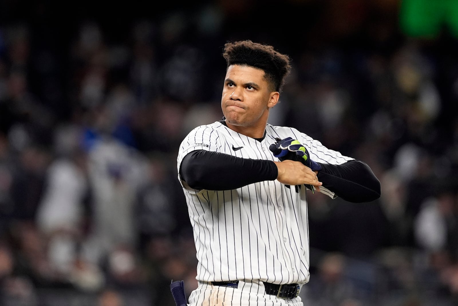 New York Yankees' Juan Soto takes off his batting gloves after grounding out against the New York Yankees to end the third inning in Game 3 of the baseball World Series, Monday, Oct. 28, 2024, in New York. (AP Photo/Godofredo A. Vásquez)