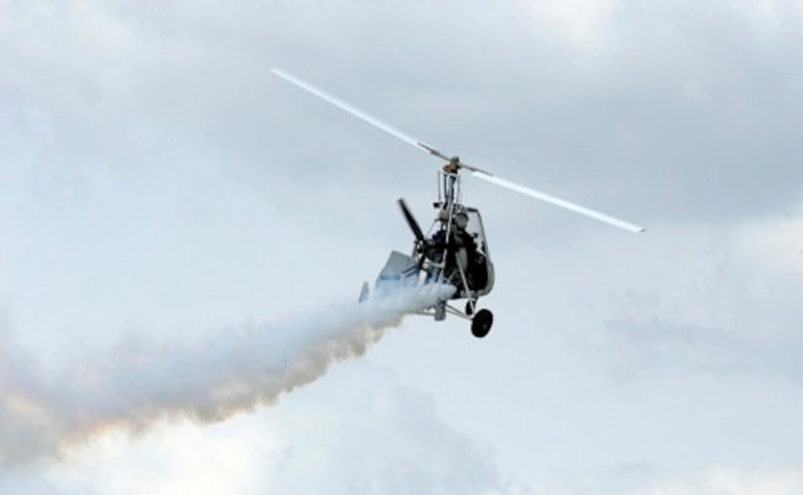 Aircraft fly-in at Moraine Airpark