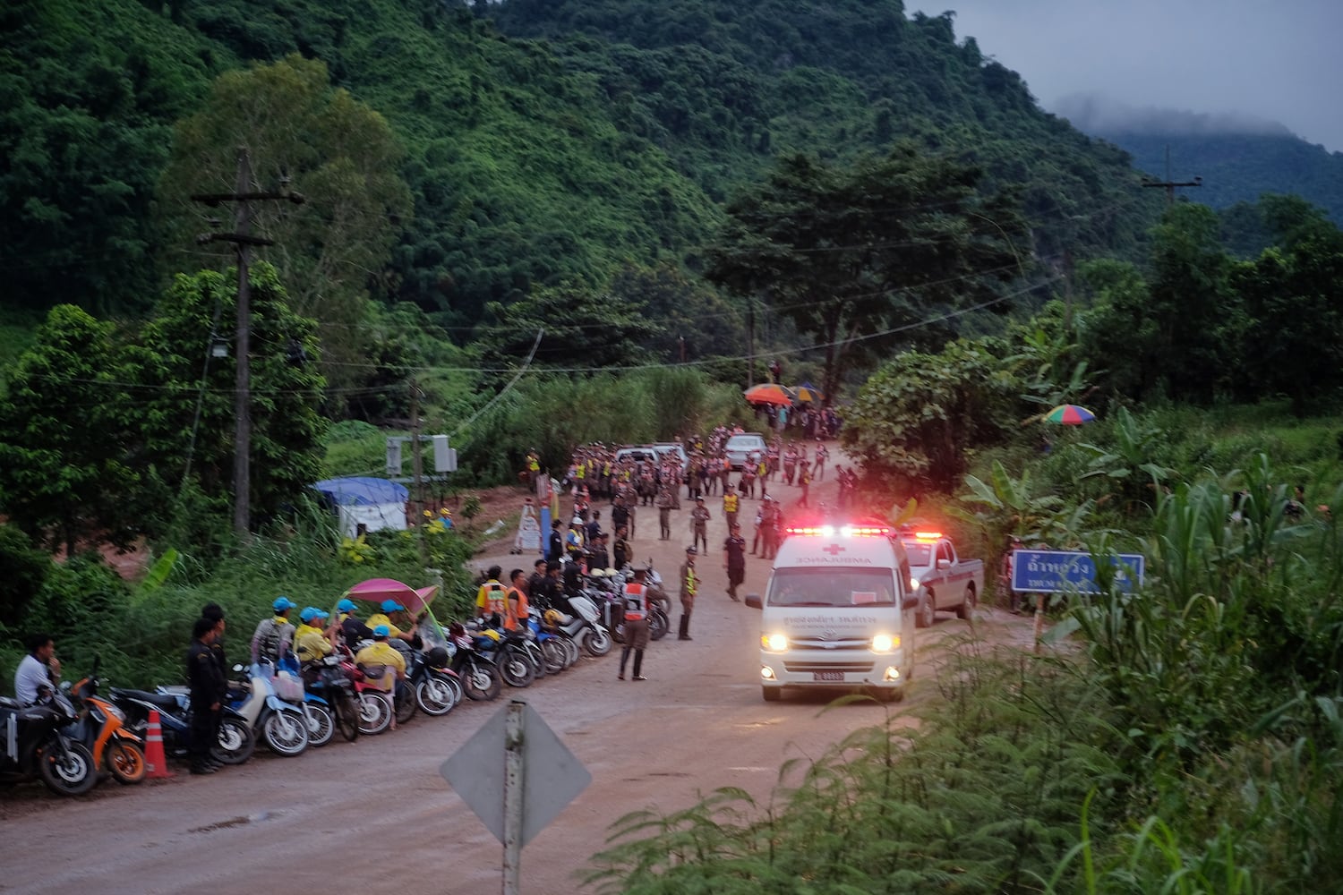 Photos: Rescuers work to free soccer team, coach trapped in Thai cave