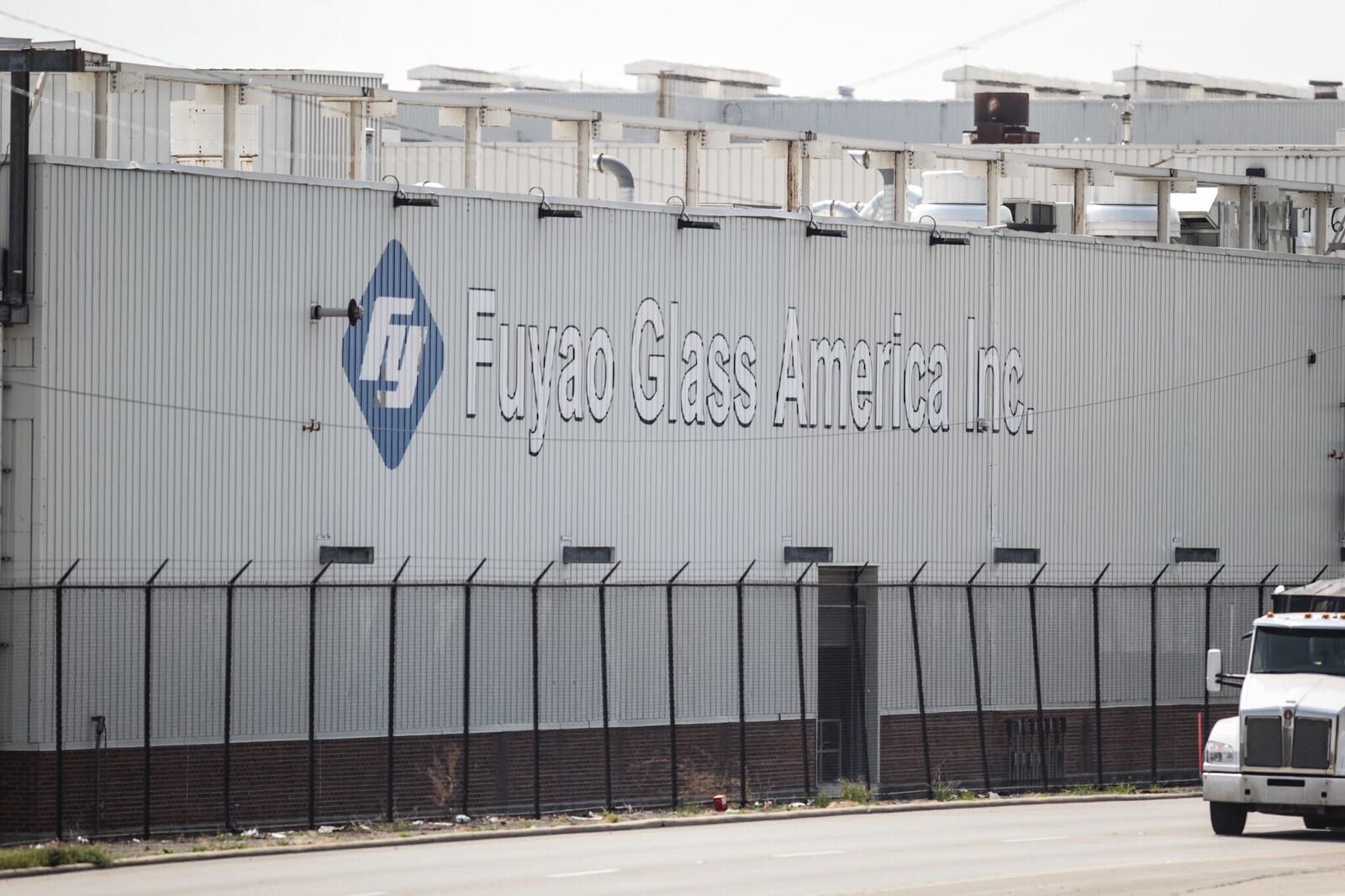 The Fuyao Glass Plant in Moraine Ohio employs over 2000 workers.