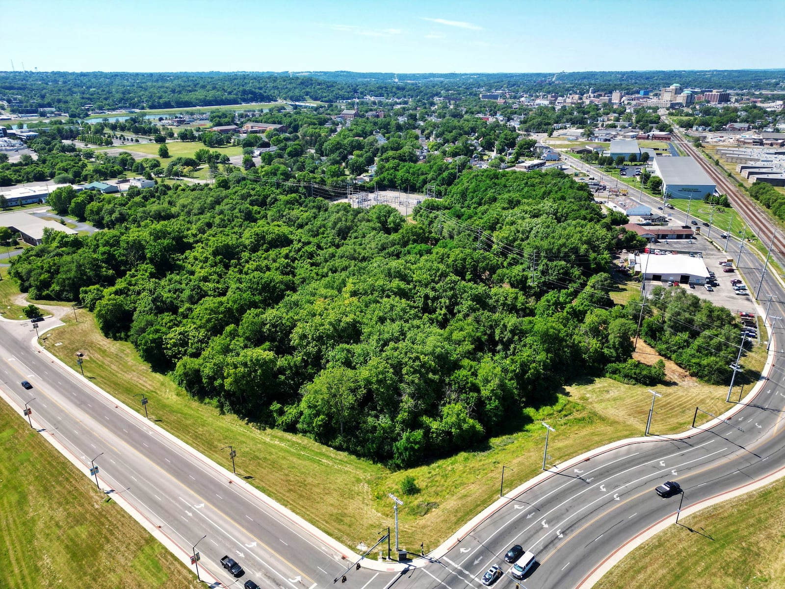 Logistix is planning to construct a 155,000-square-foot data center on a large parcel that is along U.S. 127, Grand Boulevard and University Boulevard in Hamilton on mostly vacant and undeveloped property. The building is expected to be near the corner of Grand and U.S. 127, with planned entrance off Grand Boulevard. NICK GRAHAM/STAFF