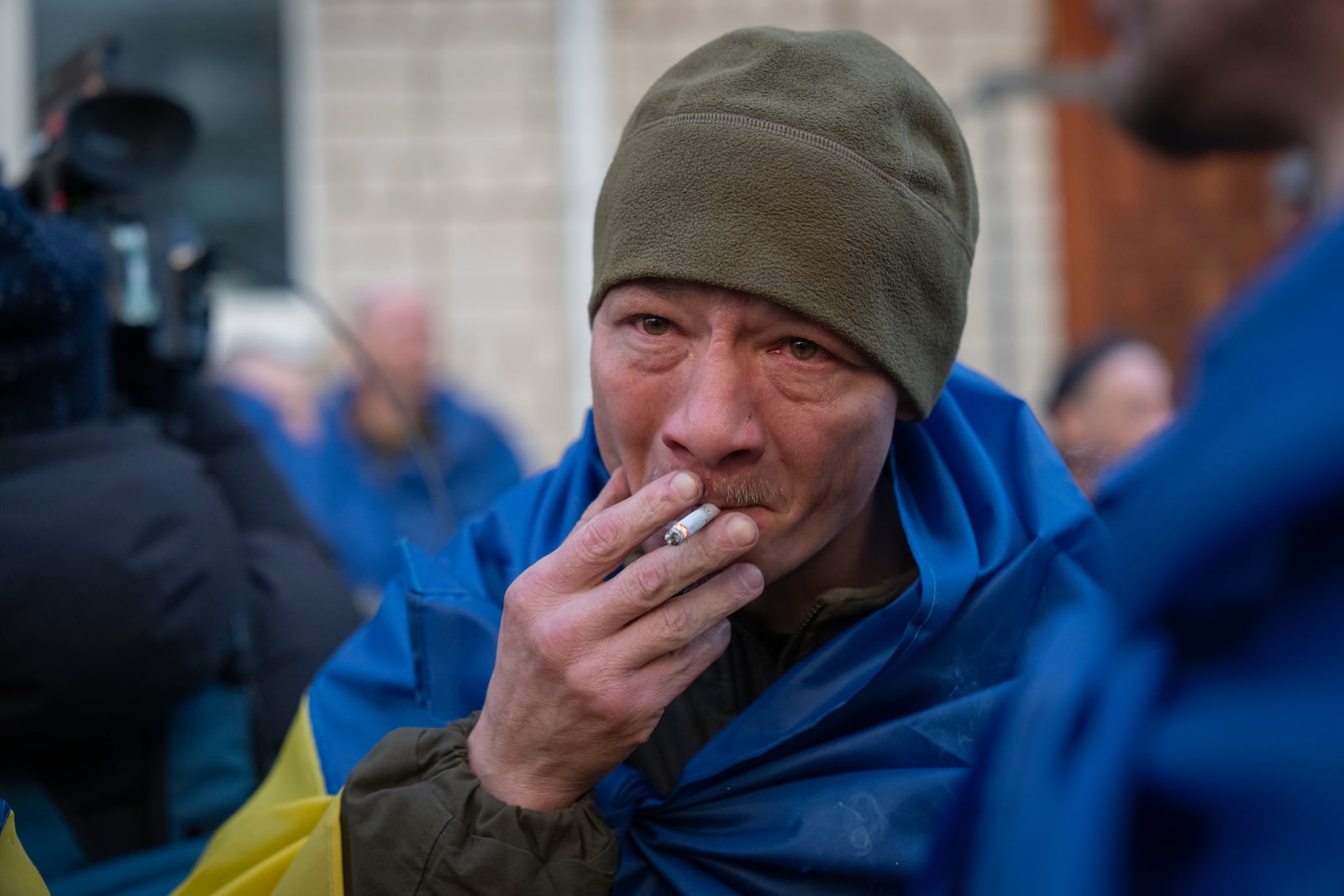 A Ukrainian serviceman reacts after returning from captivity during a POWs exchange between Russia and Ukraine, in Chernyhiv region, Ukraine, Wednesday, March 19, 2025. (AP Photo/Efrem Lukatsky)