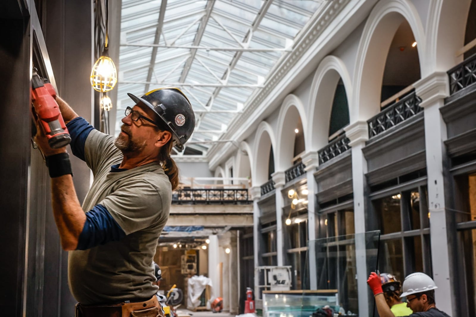 Carpenter Vaughn Herbert works on the windows in the retail area of the North Arcade Monday December 9, 2024. JIM NOELKER/STAFF