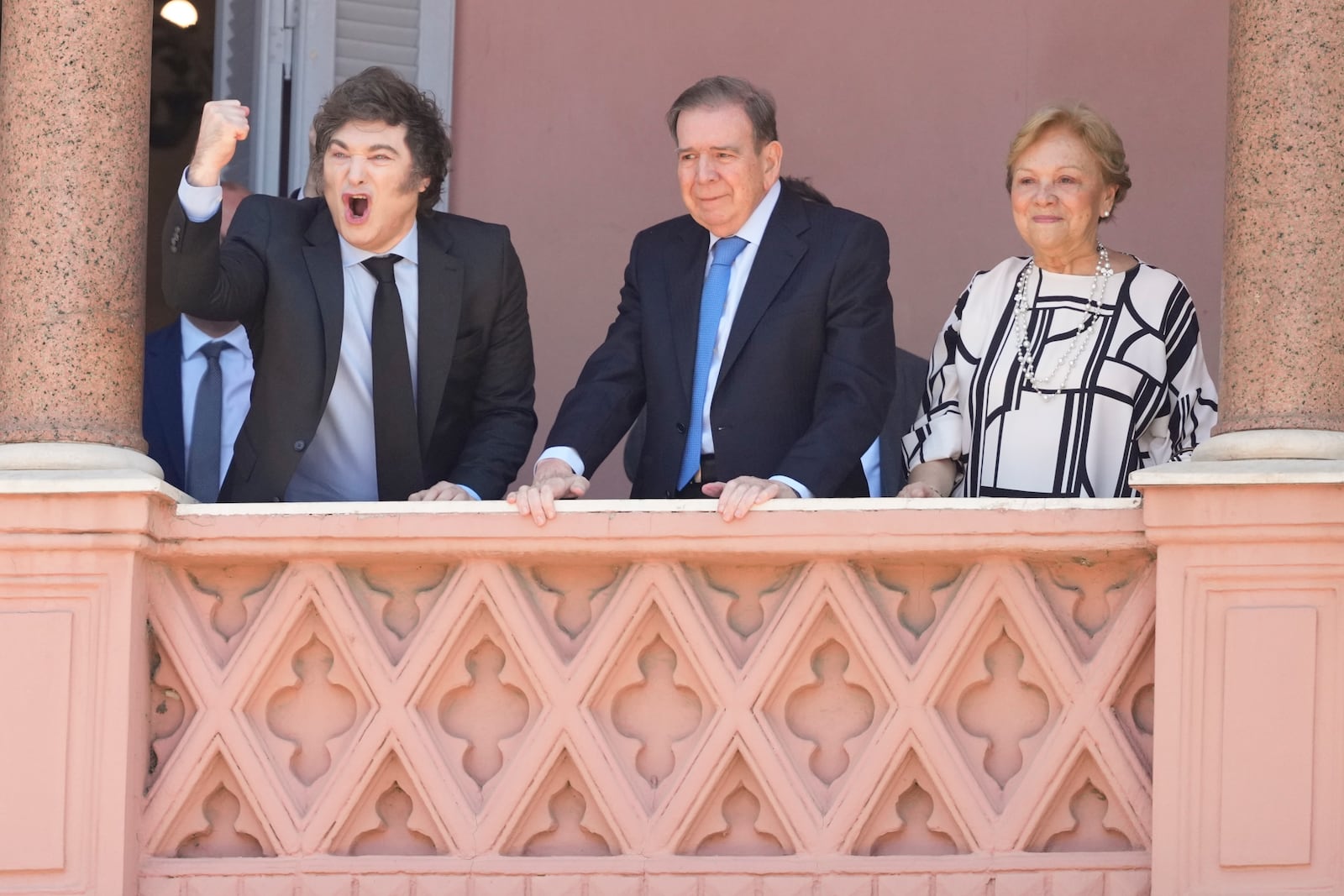 Venezuela's opposition leader Edmundo Gonzalez Urrutia, center, his wife Mercedes Lopez, right, and Argentine President Javier Milei stand at the balcony of the government house in Buenos Aires, Argentina, Saturday, Jan. 4, 2025. Gonzalez, who claims he won the 2024 presidential election and is recognized by some countries as the legitimate president-elect, traveled from exile in Madrid to Argentina. (AP Photo/Natacha Pisarenko)