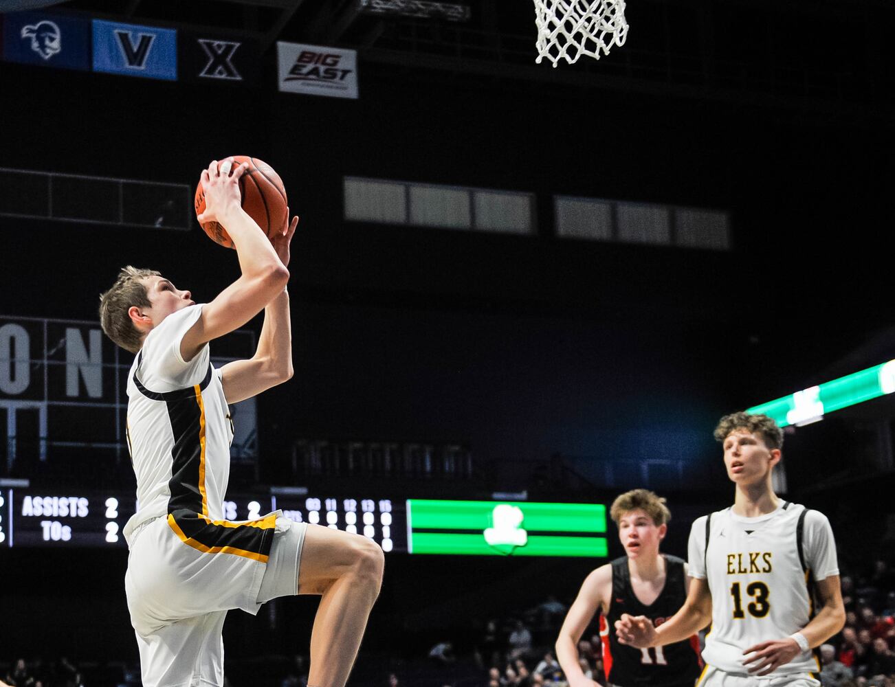 Centerville beats Lakota West in D1 boys district basketball final