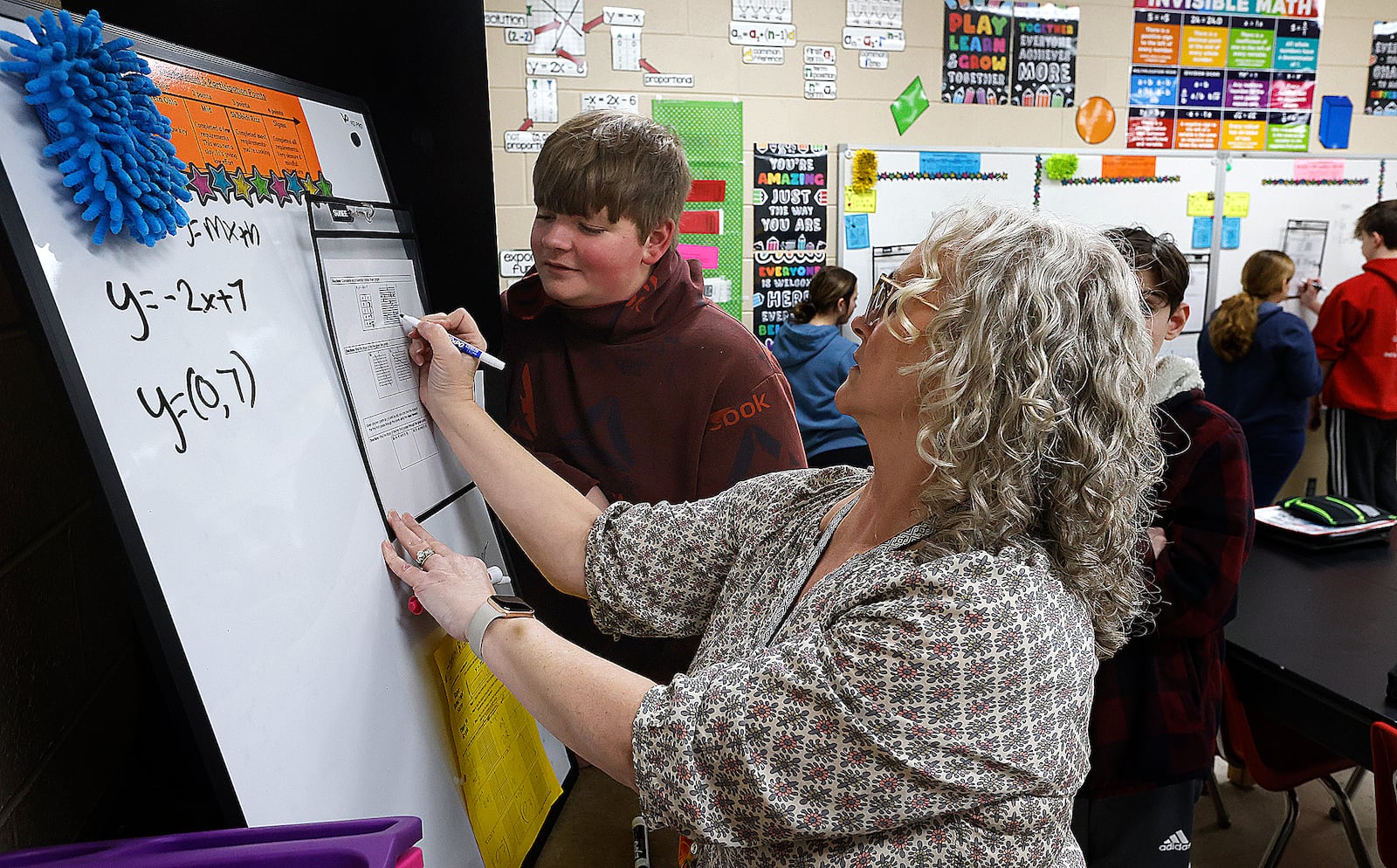 New Lebanon eighth-grade math teacher Ronda Nisbet works with her students during a math class.  MARSHALL GORBY\STAFF