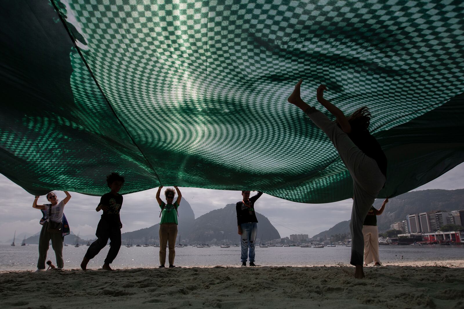 Activists from the Amazonia de Pe movement partake in a protest aimed at drawing the attention of leaders attending the upcoming G20 Summit on the Amazon Rainforest and the environmental crises, at Botafogo Beach in Rio de Janeiro, Sunday, Nov. 17, 2024. (AP Photo/Bruna Prado)