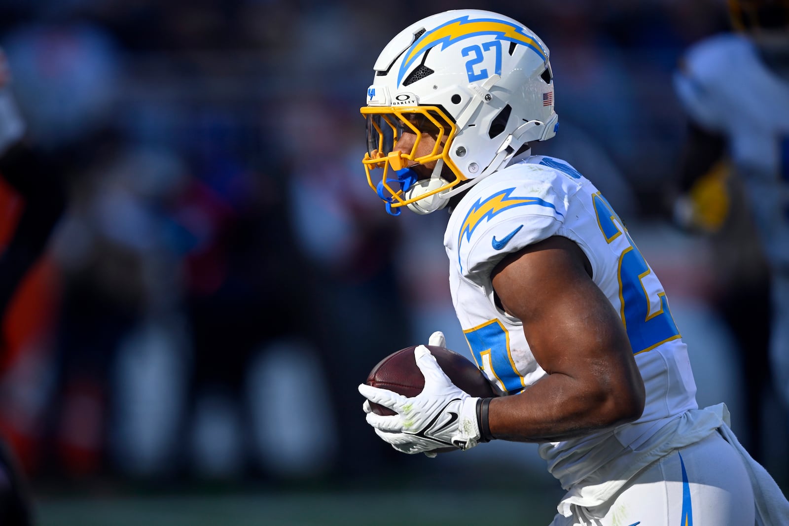 Los Angeles Chargers running back J.K. Dobbins runs 16 yards for a touchdown against the Cleveland Browns in the first half of an NFL football game Sunday, Nov. 3, 2024, in Cleveland. (AP Photo/David Richard)