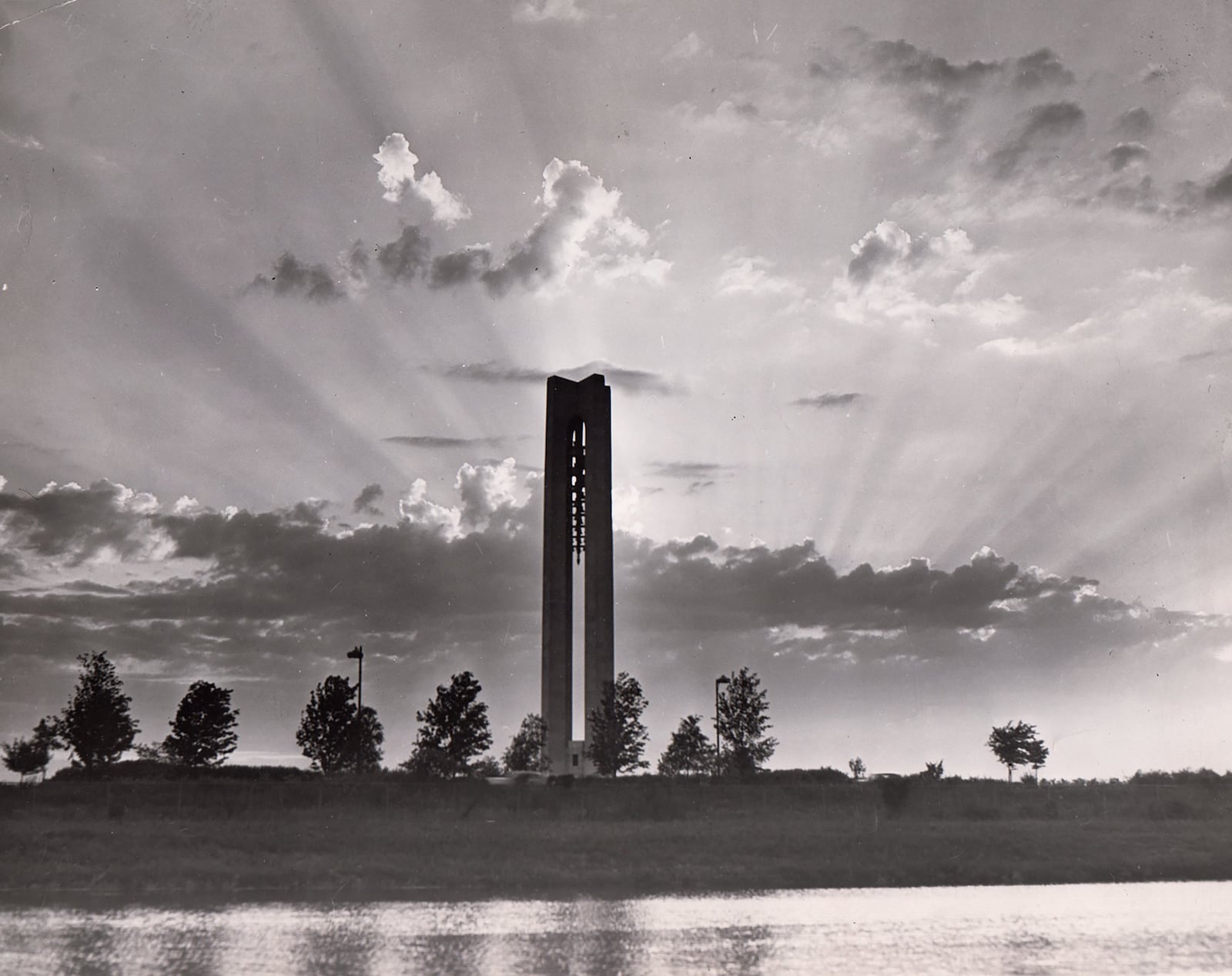 When Deeds Carillon was built in the early 1940’s it had 32. The largest weighed 7,000 pounds and the smallest weighed 150 pounds. DAYTON DAILY NEWS ARCHIVE