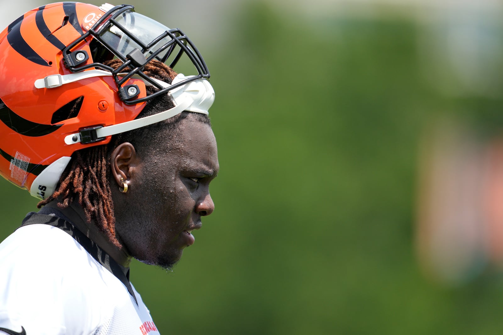 Cincinnati Bengals' Amarius Mims walks off of the field during NFL football practice, Tuesday, June 4, 2024, in Cincinnati. (AP Photo/Jeff Dean)