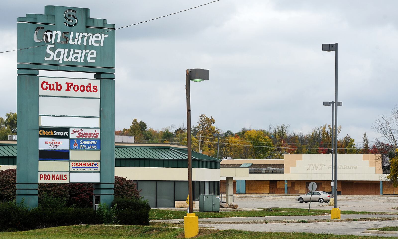 Trotwood's Salem Consumer Square is going up for auction. MARSHALL GORBY\STAFF