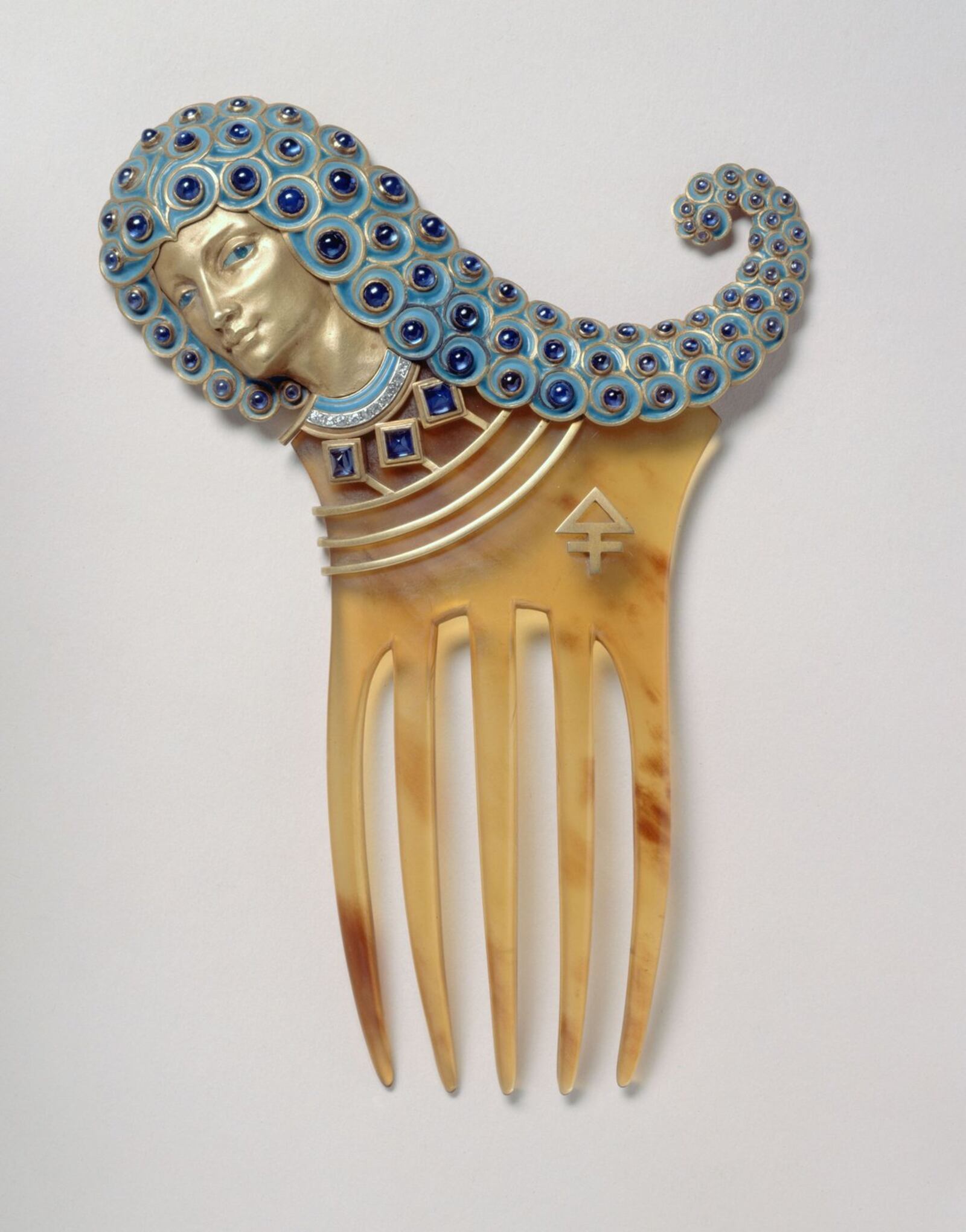 “Paris 1900” is on exhibit at the Cincinnati Art Museum. This “Assyrian Comb,” designed by Vever Grasset, is made of horn, repousse gold, cloisonne enamel and cabochon sapphires. It comes from the Petit Palais in Paris.