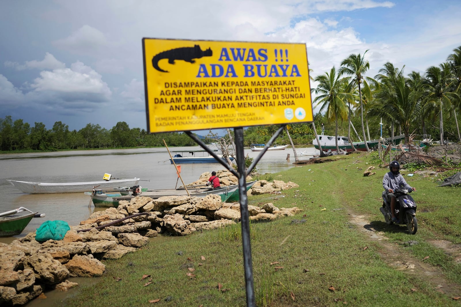 A crocodile warning sign is displayed by the river in Budong-Budong, West Sulawesi Island, Indonesia, Monday, Feb. 24, 2025. The sign reads "Beware of crocodile! Please be on alert while doing activities in the river. Crocodile might be stalking". (AP Photo/Dita Alangkara)