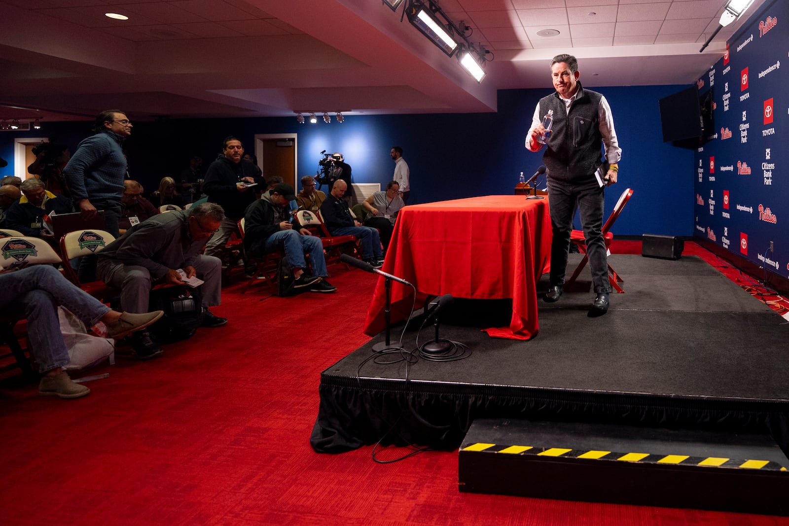 Philadelphia Phillies manager Rob Thomson, right, looks on after speaking to the media during an end of the season baseball news conference, Tuesday, Oct. 15, 2024, in Philadelphia. (AP Photo/Chris Szagola)