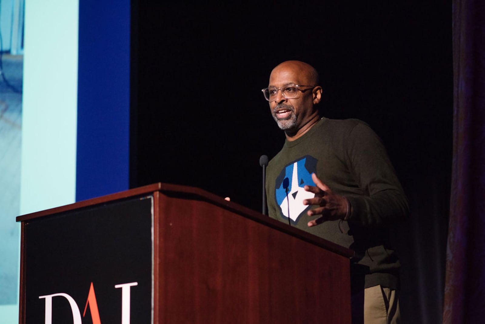 Rodney Veal, host of “The Art Show” on public television, talks about the TV program at a PechaKucha event. CONTRIBUTED